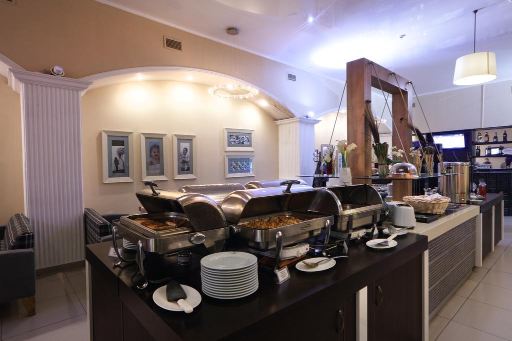 Ak Zhaik Hotel Atyraū Екстериор снимка