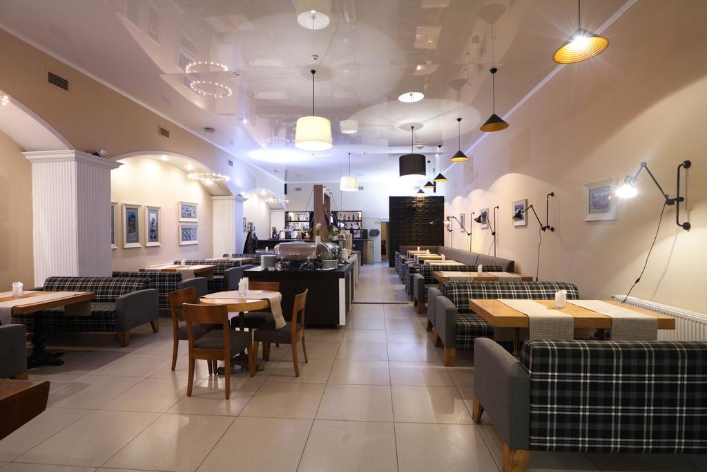 Ak Zhaik Hotel Atyraū Екстериор снимка