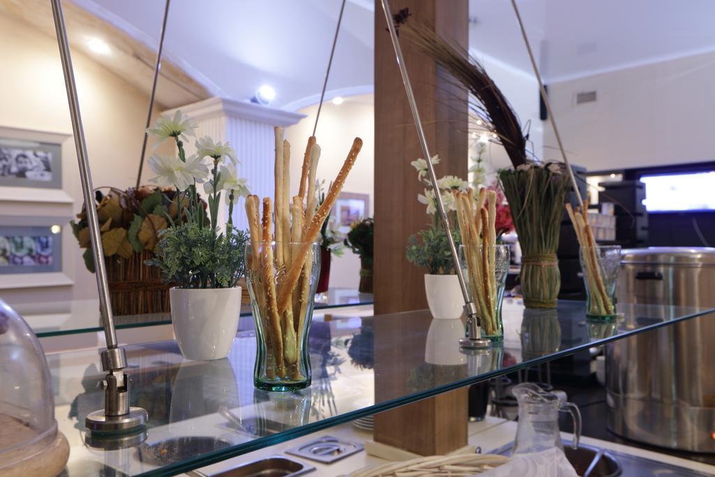 Ak Zhaik Hotel Atyraū Екстериор снимка