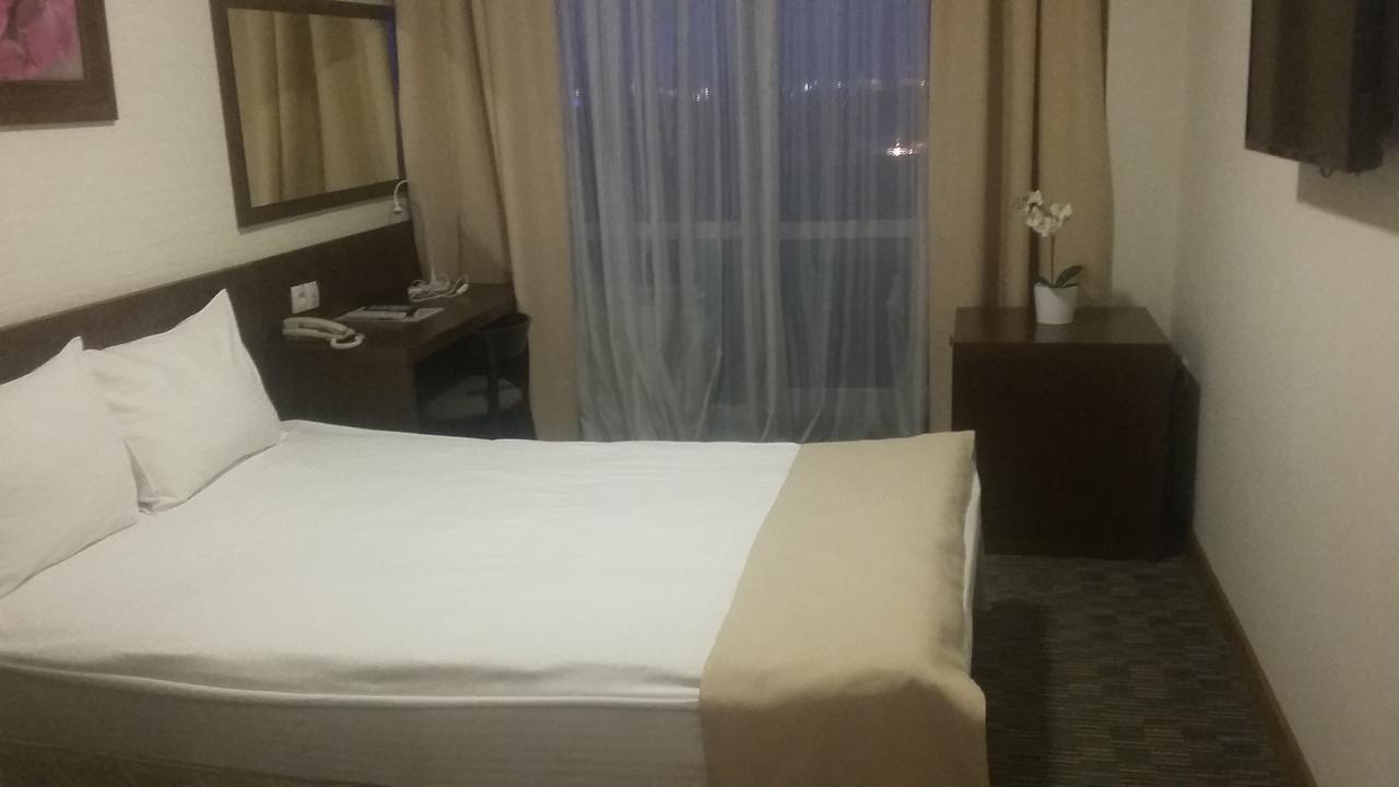 Ak Zhaik Hotel Atyraū Екстериор снимка