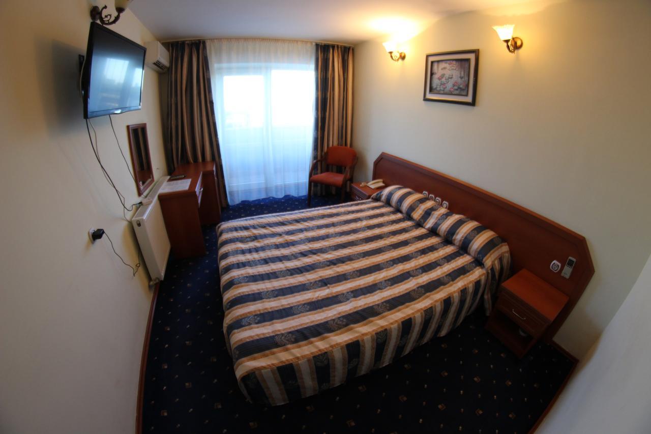 Ak Zhaik Hotel Atyraū Екстериор снимка